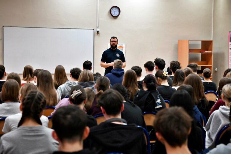 Warsztaty i wystawa „Kobiety dla Ojczyzny” w III LO