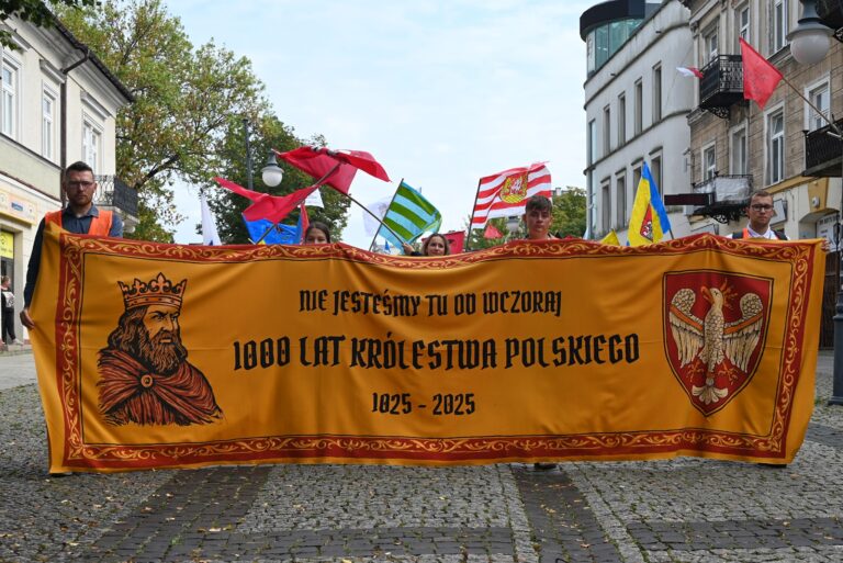 Marsz Tysiąclecia Królestwa Polskiego przemaszerował ulicami Radomia