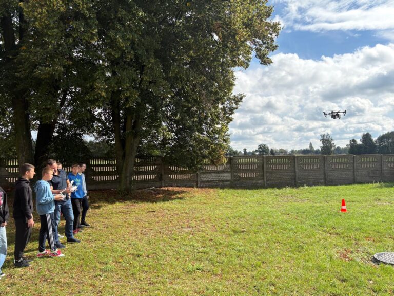 Szkolenie z obsługi dronów w Dzierzkówku