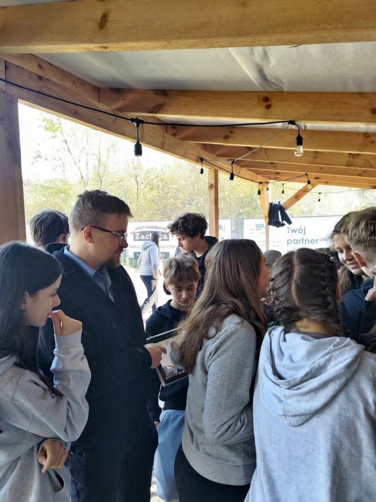 572159232_122204527688292055_487922407215470929_n-768x1024